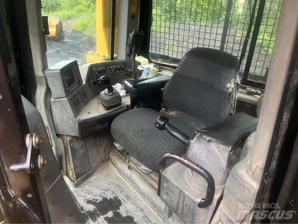 CAT D8T Vikšriniai buldozeriai