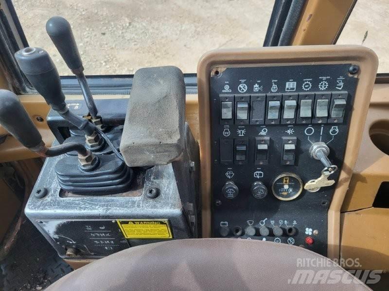 CAT IT28F Naudoti ratiniai krautuvai