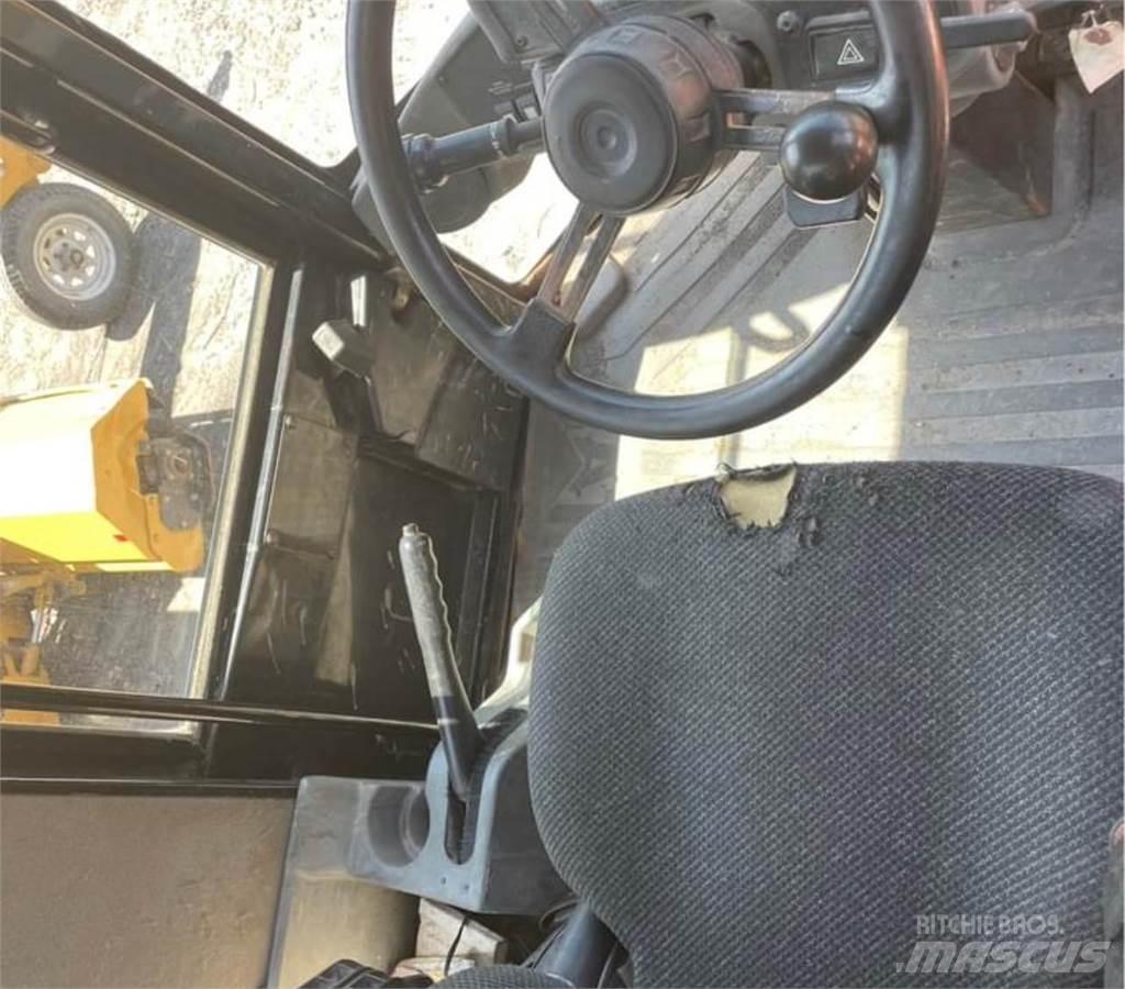 CAT IT28G Naudoti ratiniai krautuvai