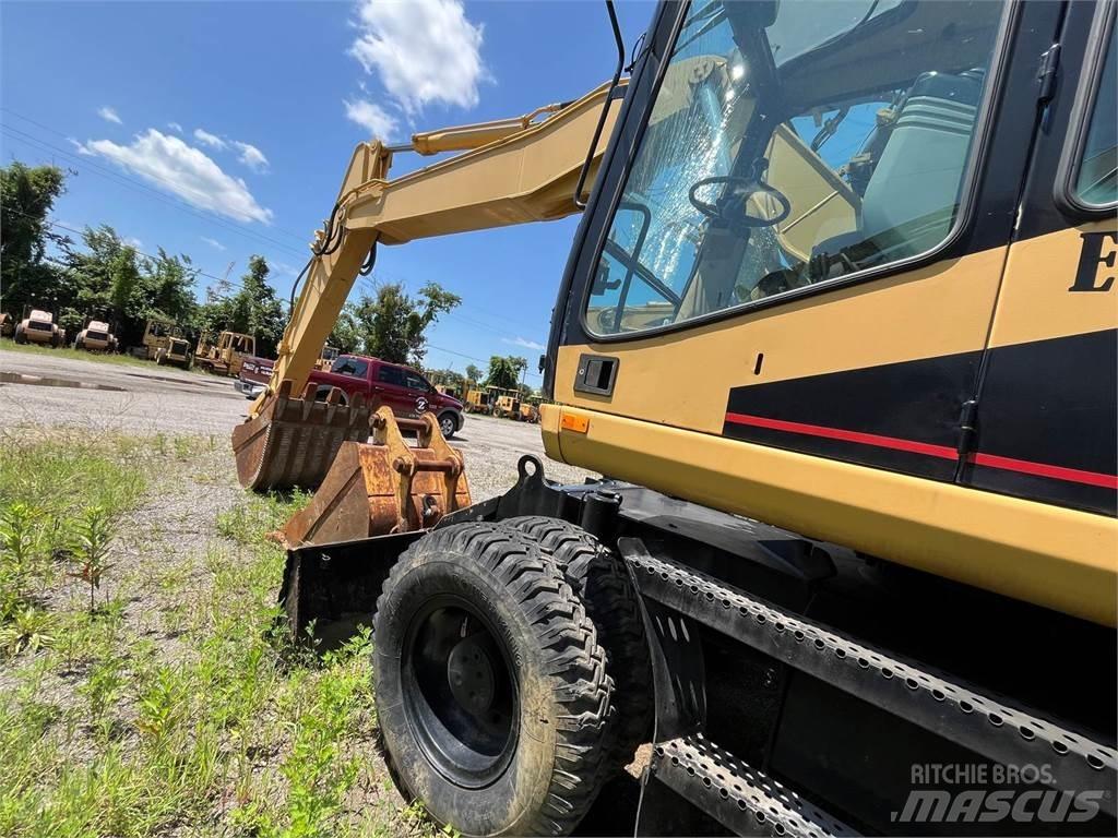 CAT M318 Ratiniai ekskavatoriai