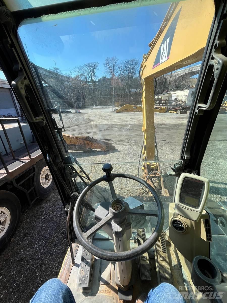 CAT M318C Ratiniai ekskavatoriai