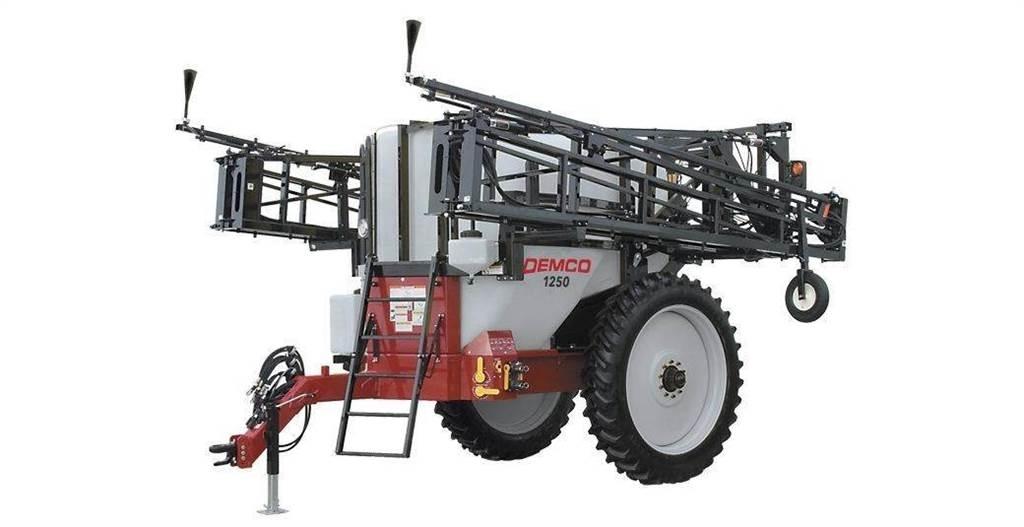 Demco 1250 Prikabinami purkštuvai