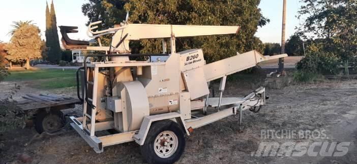 Finn B260T Priėmimo bunkeriai, pūtimo įrenginiai ir keltuvai