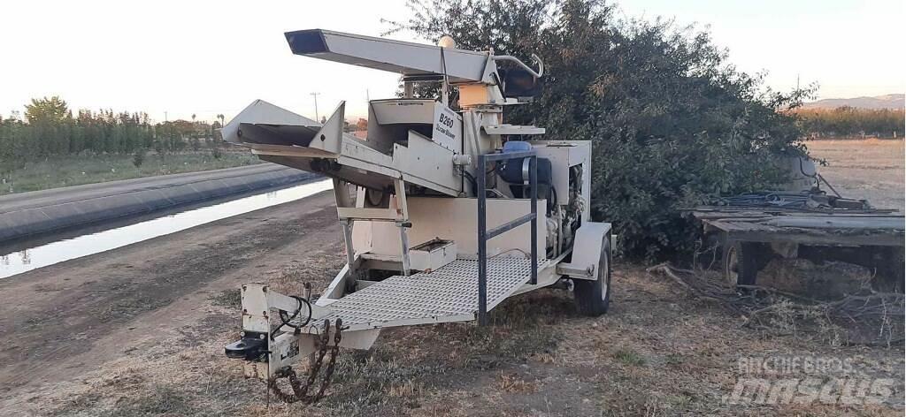 Finn B260T Priėmimo bunkeriai, pūtimo įrenginiai ir keltuvai