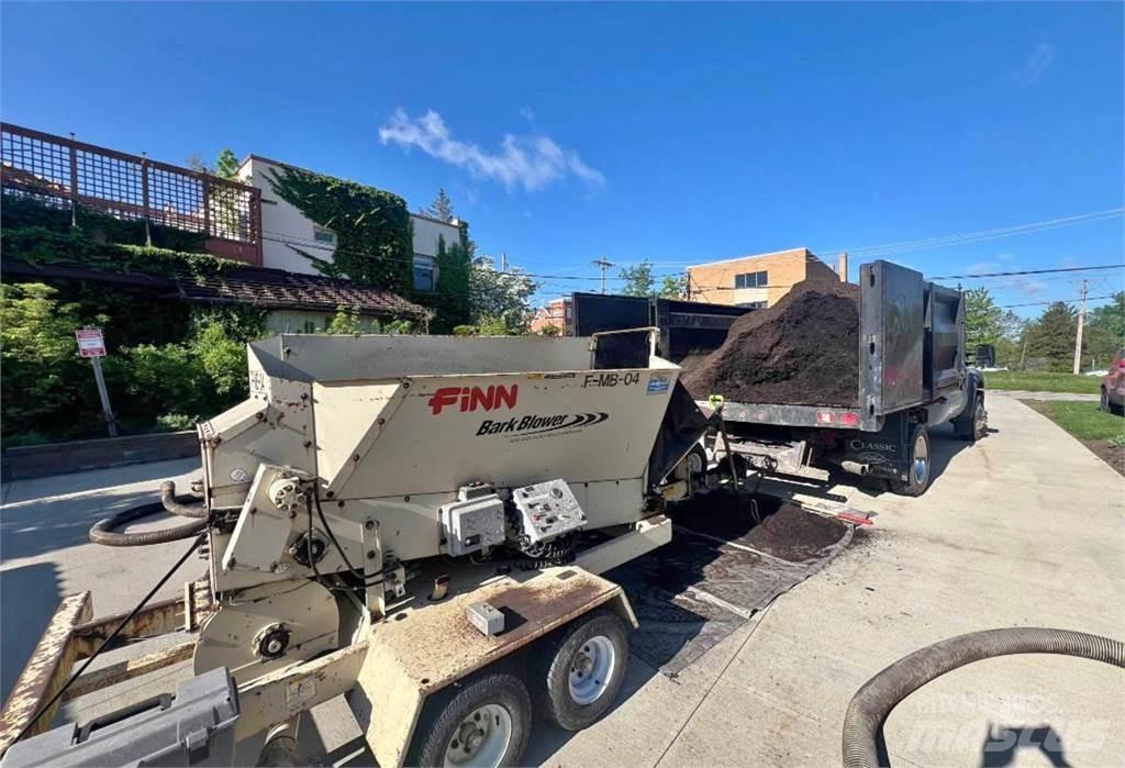 Finn BB302 Priėmimo bunkeriai, pūtimo įrenginiai ir keltuvai