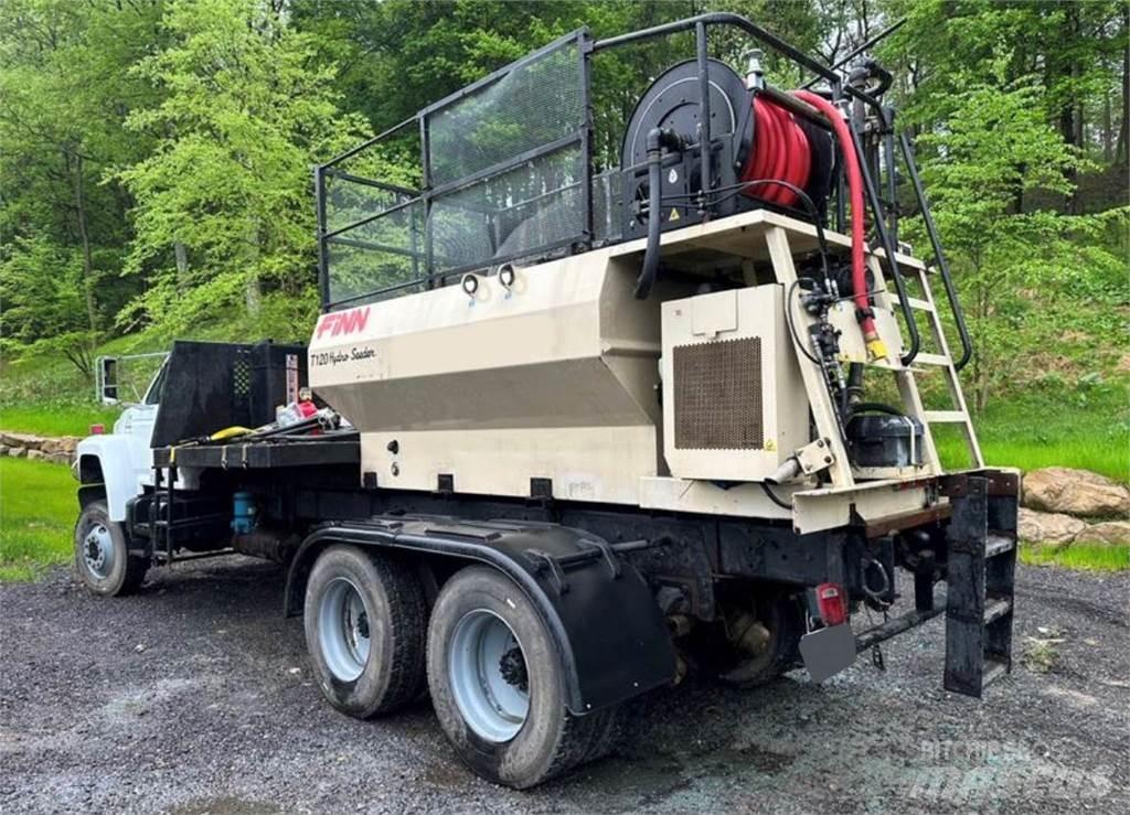 Finn T120 Priėmimo bunkeriai, pūtimo įrenginiai ir keltuvai