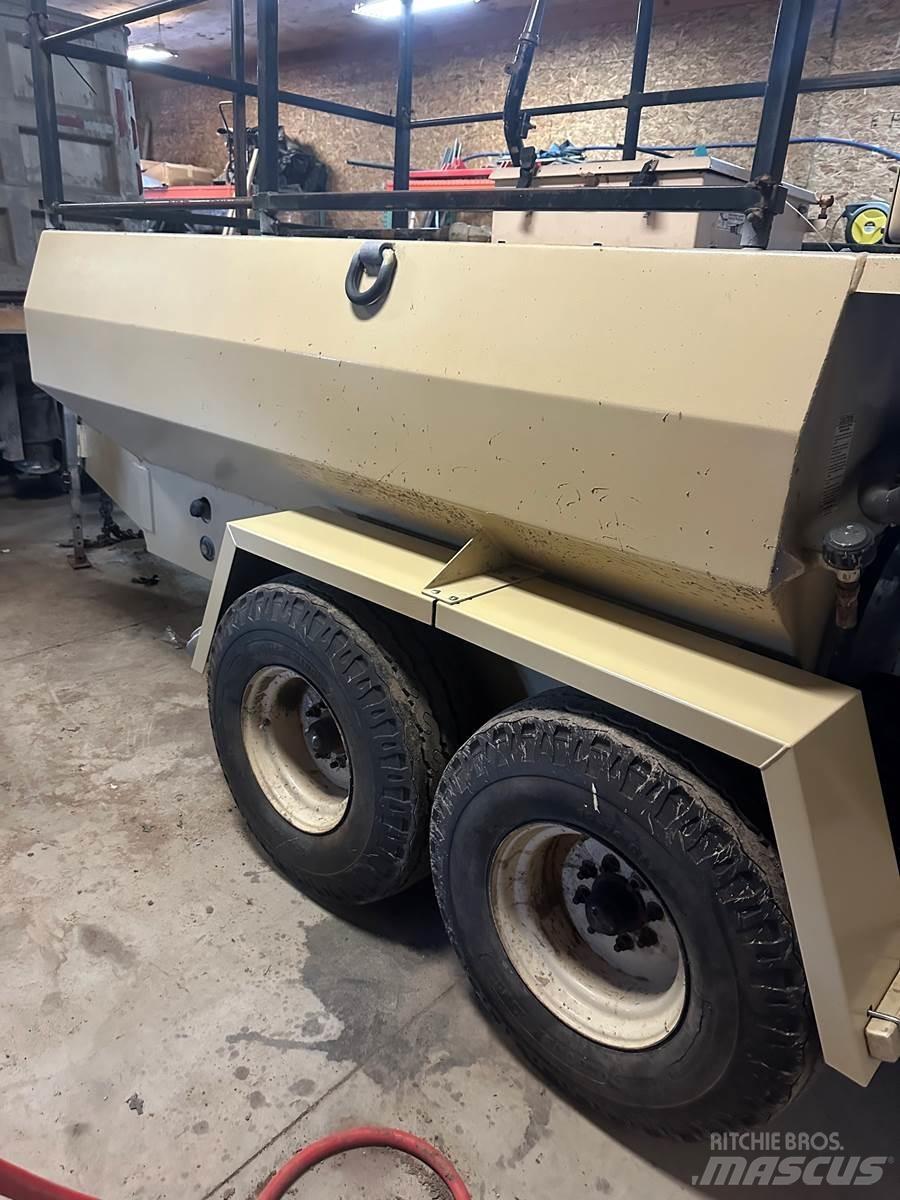 Finn T120 Priėmimo bunkeriai, pūtimo įrenginiai ir keltuvai