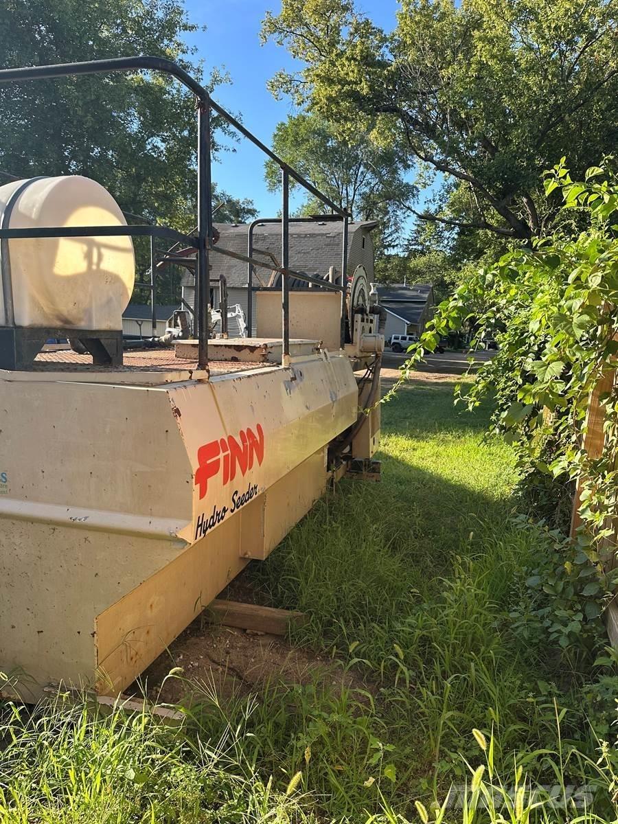 Finn T120 Priėmimo bunkeriai, pūtimo įrenginiai ir keltuvai