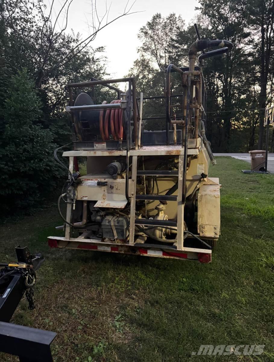 Finn T120 Priėmimo bunkeriai, pūtimo įrenginiai ir keltuvai