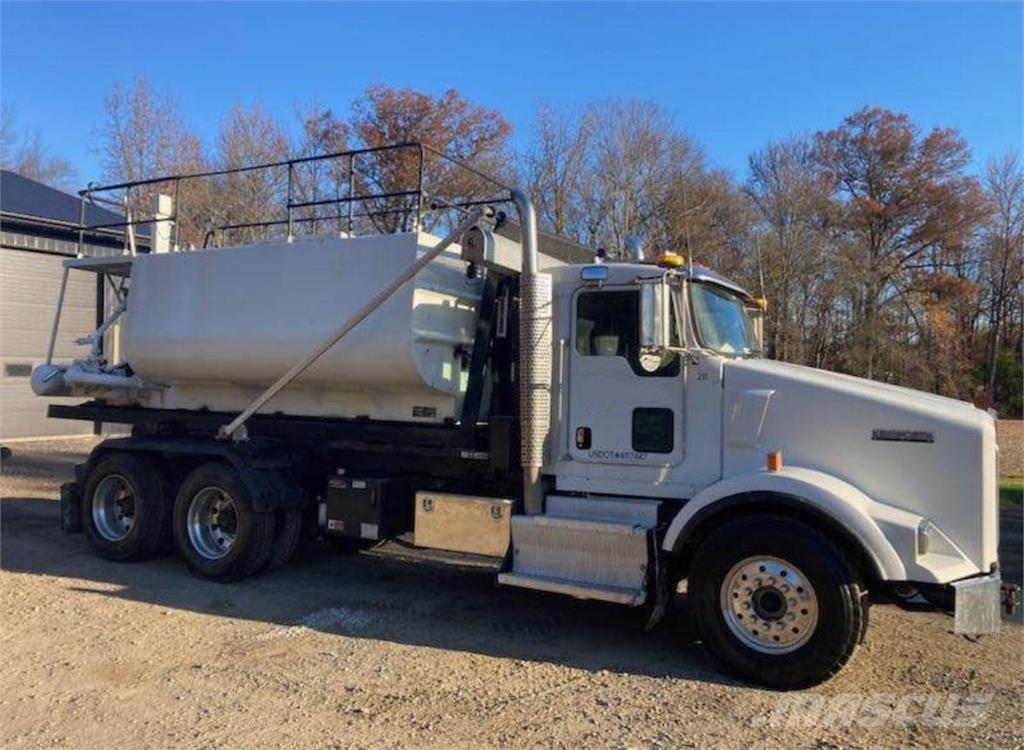 Finn T240 Priėmimo bunkeriai, pūtimo įrenginiai ir keltuvai