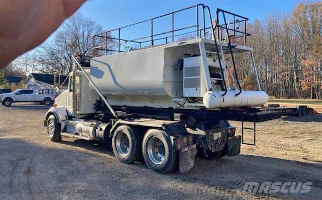 Finn T240 Priėmimo bunkeriai, pūtimo įrenginiai ir keltuvai