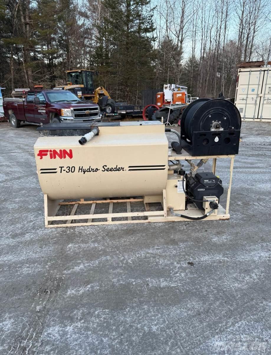 Finn T30 Priėmimo bunkeriai, pūtimo įrenginiai ir keltuvai