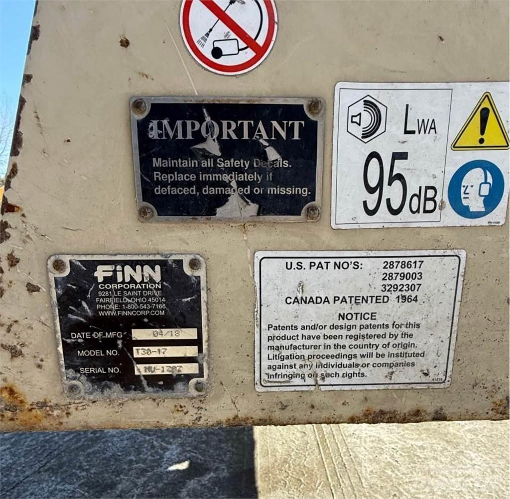 Finn T30 Priėmimo bunkeriai, pūtimo įrenginiai ir keltuvai