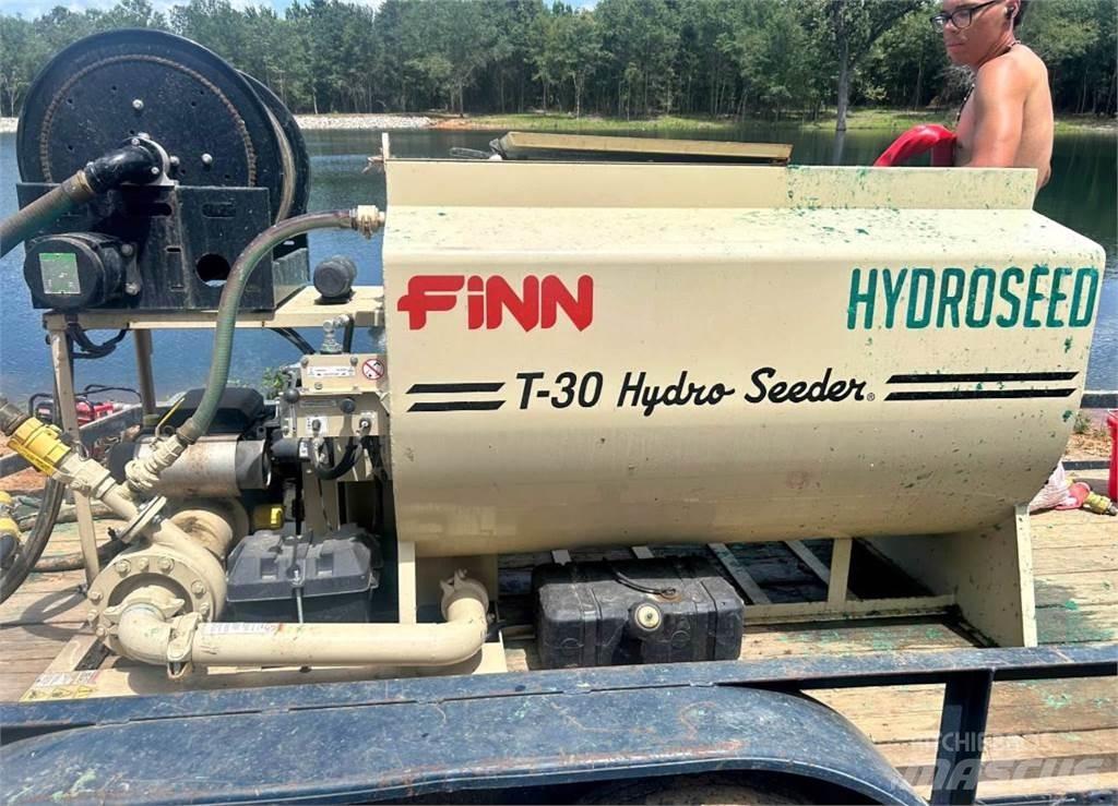 Finn T30 Priėmimo bunkeriai, pūtimo įrenginiai ir keltuvai