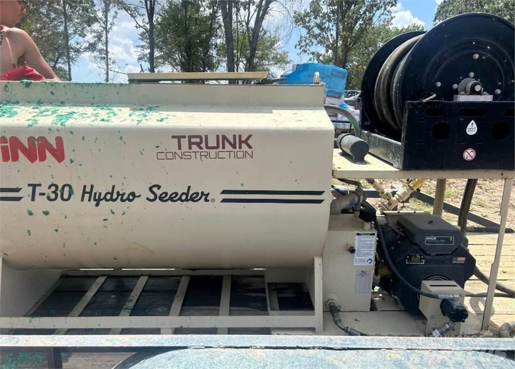 Finn T30 Priėmimo bunkeriai, pūtimo įrenginiai ir keltuvai