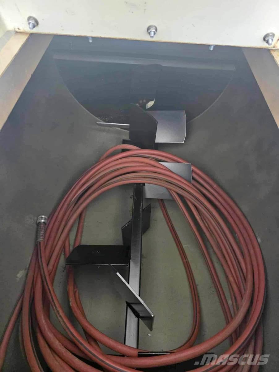 Finn T30 Priėmimo bunkeriai, pūtimo įrenginiai ir keltuvai