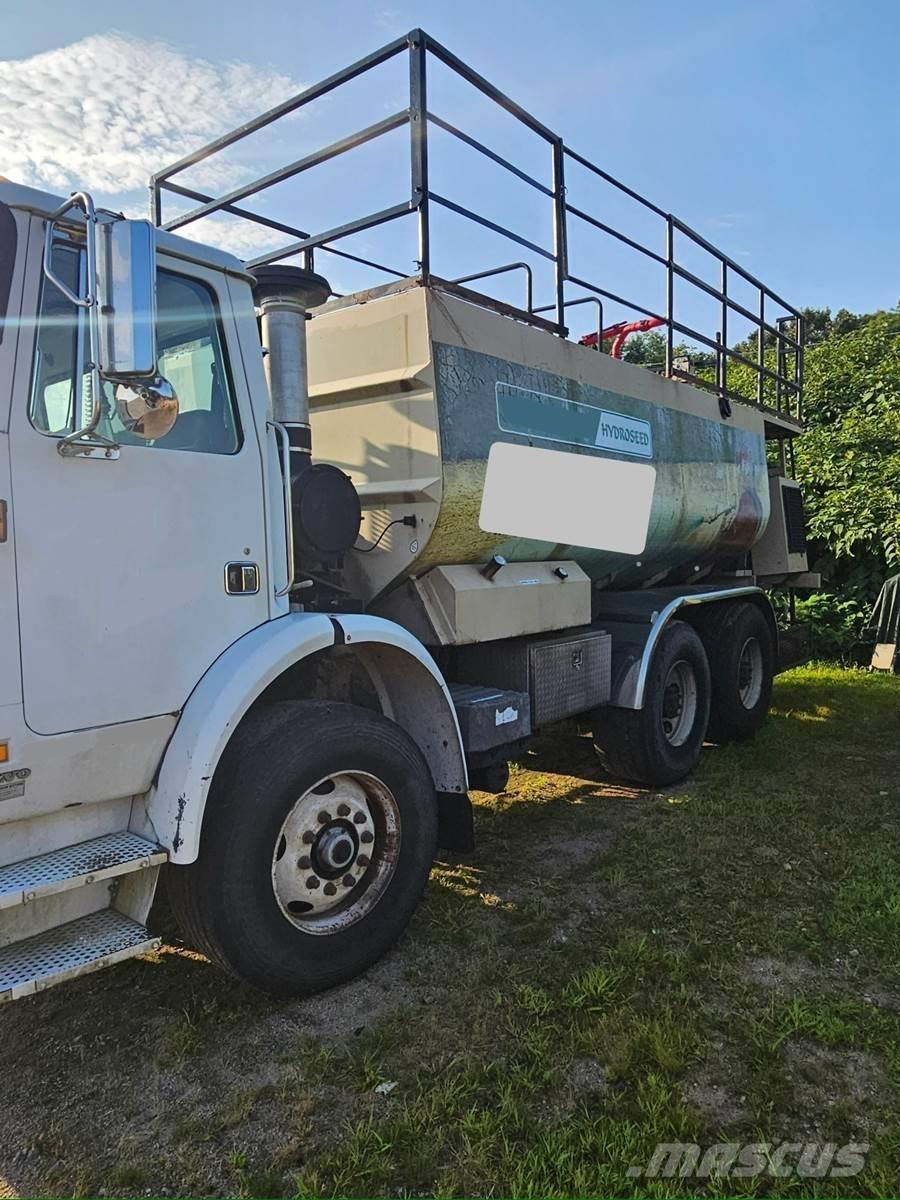 Finn T330 Priėmimo bunkeriai, pūtimo įrenginiai ir keltuvai