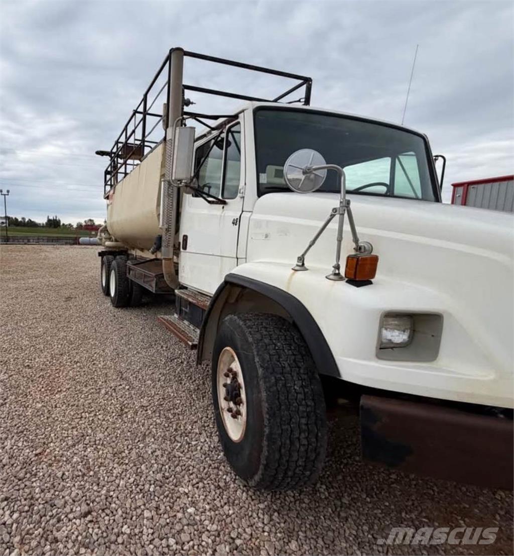 Finn T330 Priėmimo bunkeriai, pūtimo įrenginiai ir keltuvai