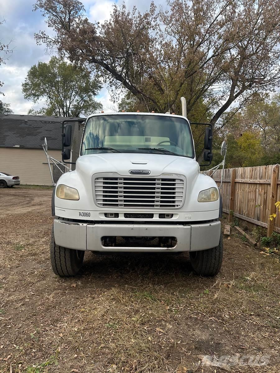 Finn T330 Priėmimo bunkeriai, pūtimo įrenginiai ir keltuvai