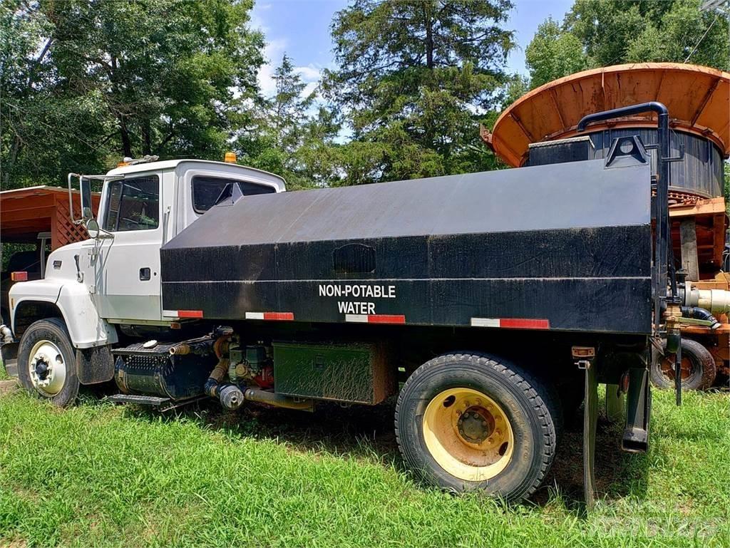 Ford 8000 Automobilinės cisternos