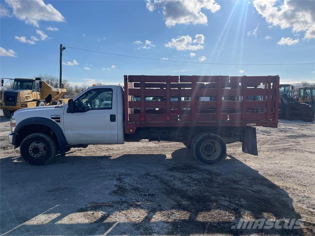 Ford F-450 Gyvulių pervežimo technika