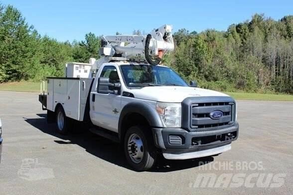 Ford F-550 Ant vilkikų montuojamos kėlimo platformos