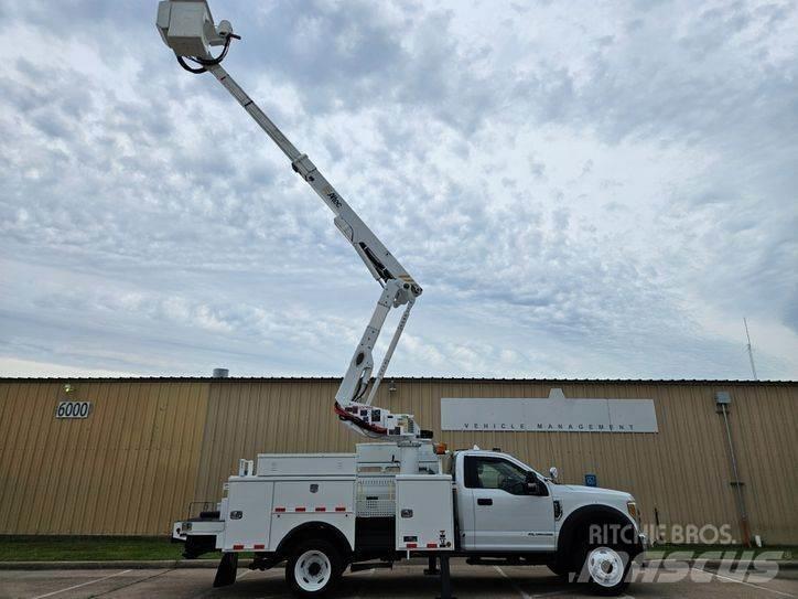 Ford F-550 Ant vilkikų montuojamos kėlimo platformos