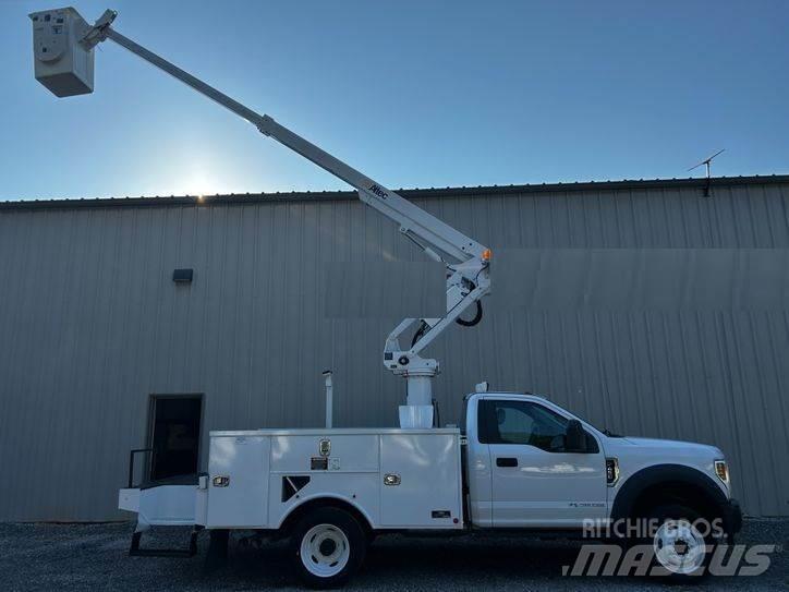 Ford F-550 Ant vilkikų montuojamos kėlimo platformos