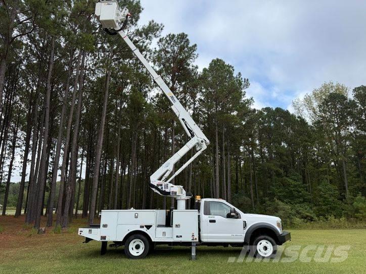 Ford F-550 Ant vilkikų montuojamos kėlimo platformos