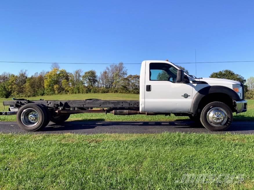 Ford F-550 Važiuoklė su kabina