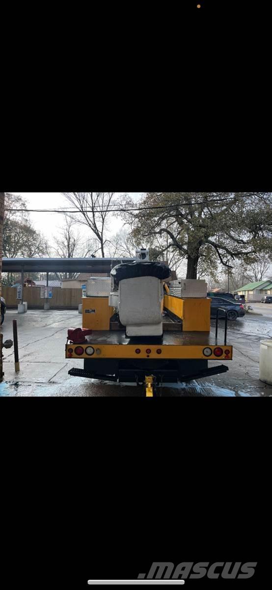 Ford F-550 Ant vilkikų montuojamos kėlimo platformos