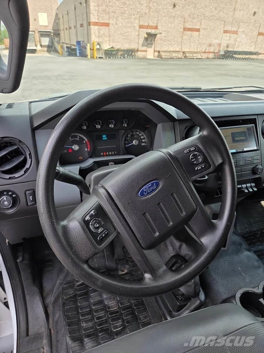 Ford F-650 Sunkvežimiai su dengtu kėbulu