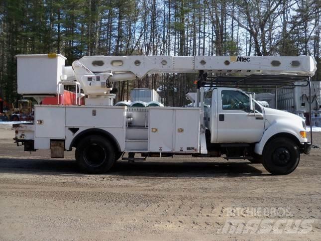 Ford F-750 Ant vilkikų montuojamos kėlimo platformos