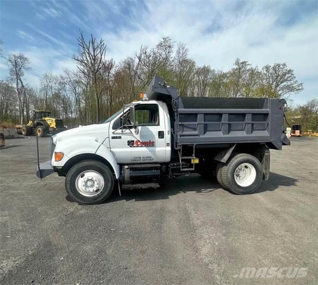 Ford F-750 Savivarčių priekabų vilkikai