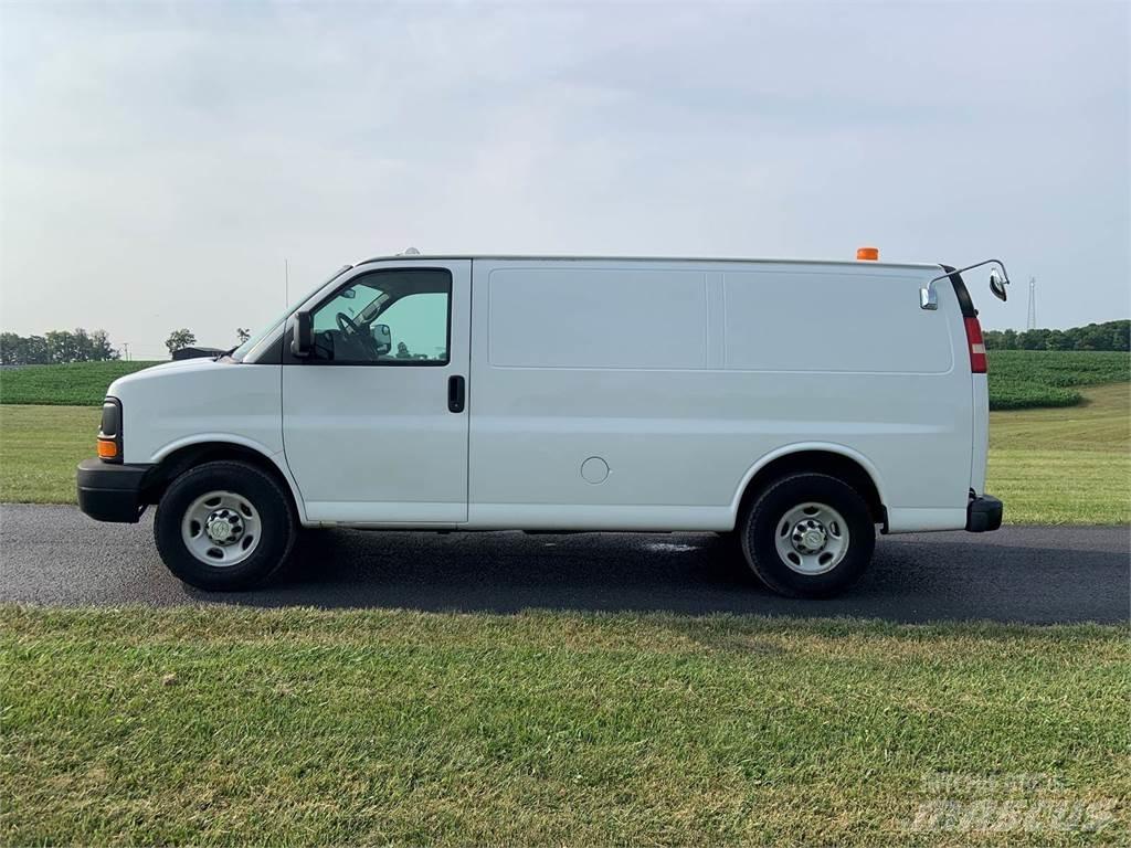 Ford F-750 Furgonai