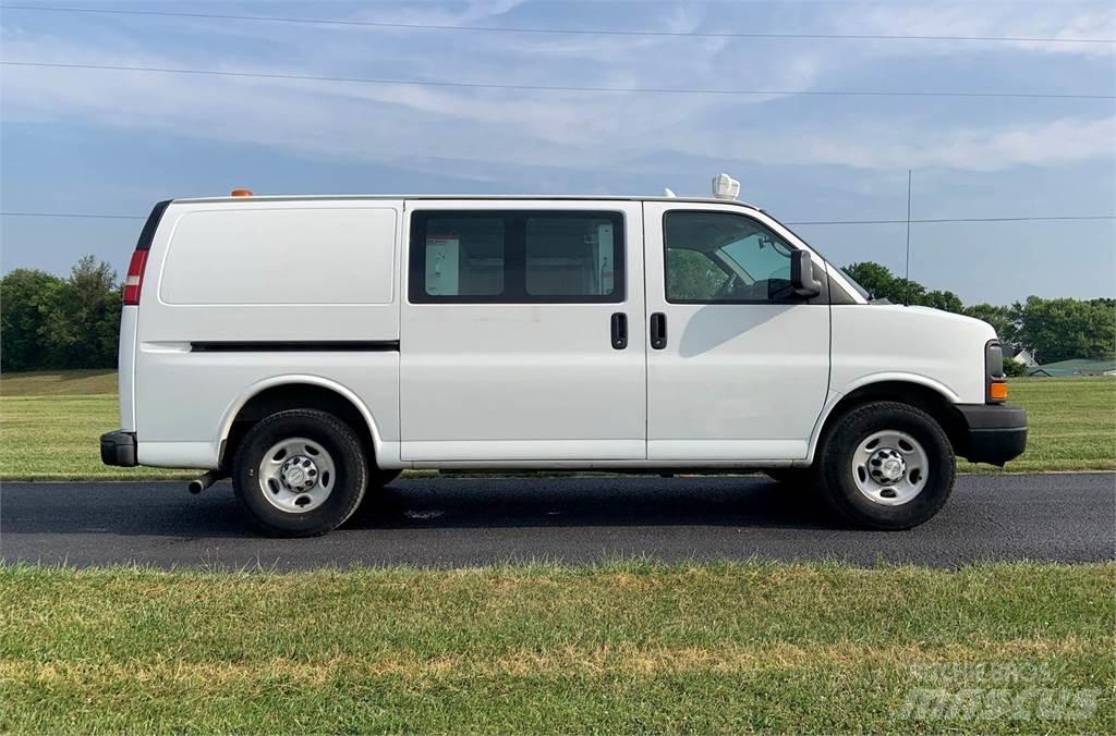 Ford F-750 Furgonai