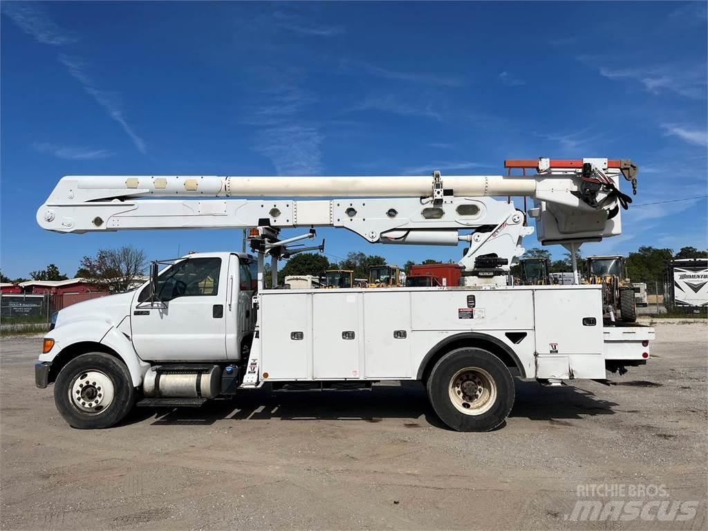 Ford F-750 Ant vilkikų montuojamos kėlimo platformos