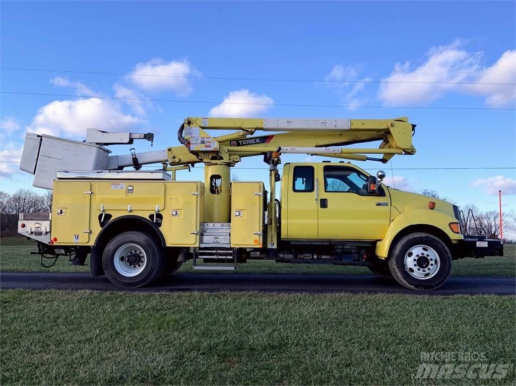 Ford F-750 Ant vilkikų montuojamos kėlimo platformos