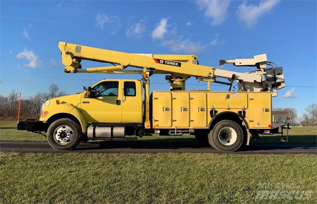 Ford F-750 Ant vilkikų montuojamos kėlimo platformos