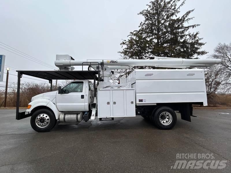 Ford F-750 Ant vilkikų montuojamos kėlimo platformos