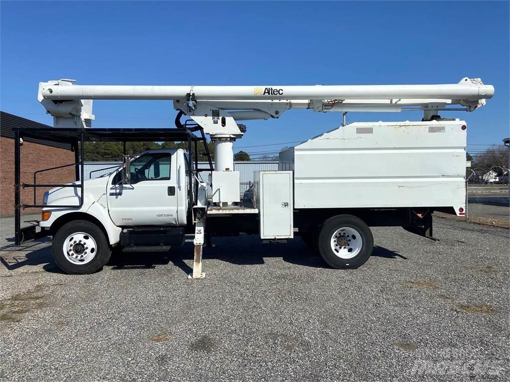 Ford F-750 Ant vilkikų montuojamos kėlimo platformos