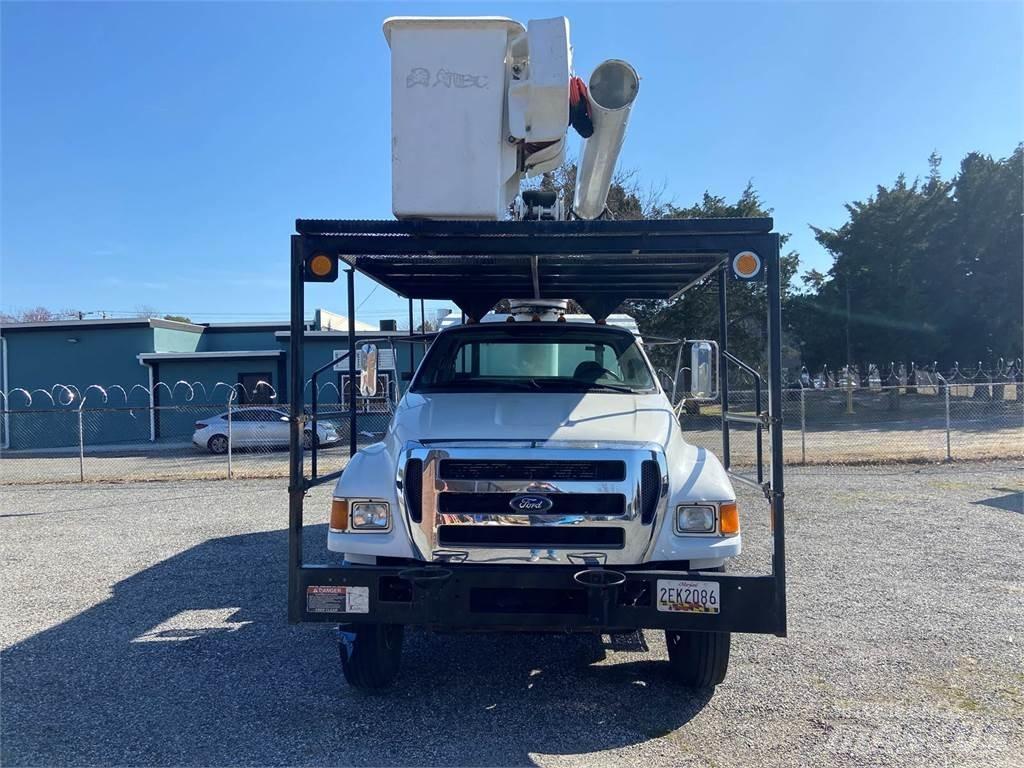 Ford F-750 Ant vilkikų montuojamos kėlimo platformos