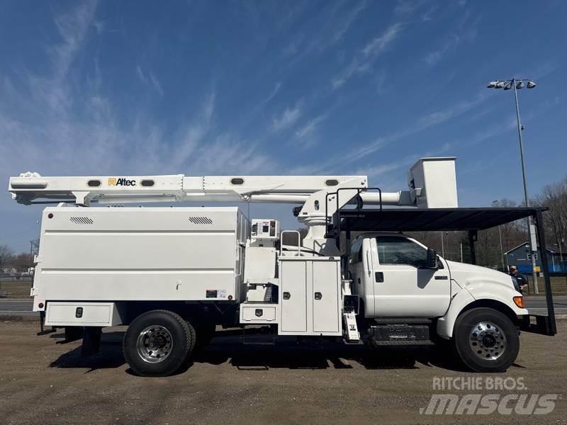 Ford F-750 Ant vilkikų montuojamos kėlimo platformos