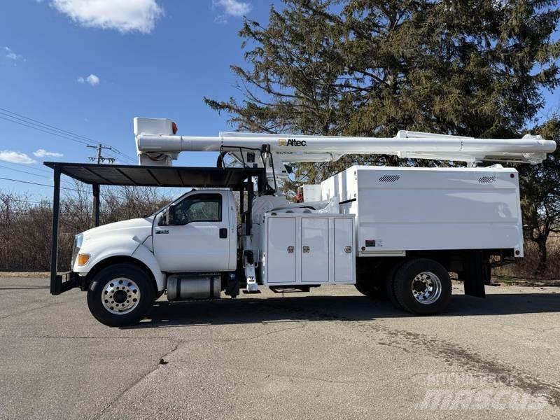Ford F-750 Ant vilkikų montuojamos kėlimo platformos