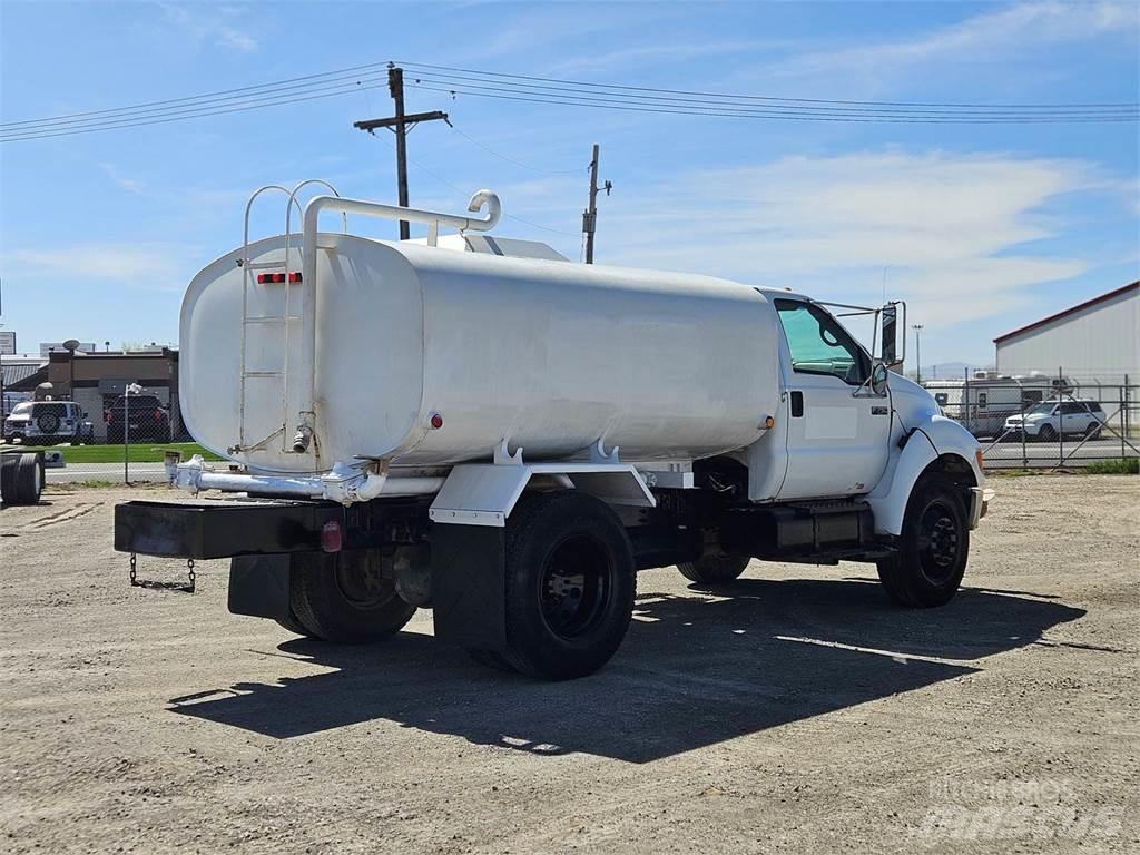 Ford F-750 Automobilinės cisternos
