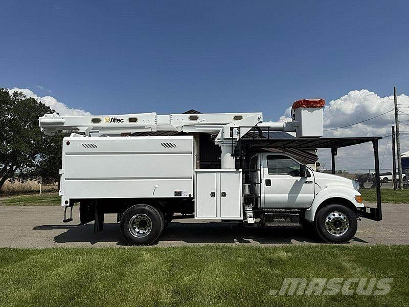 Ford F-750 Ant vilkikų montuojamos kėlimo platformos