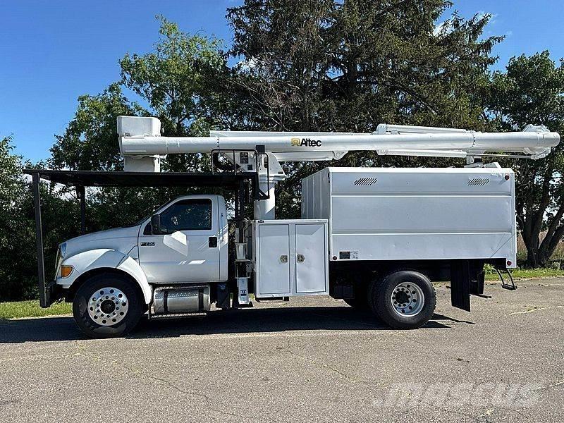 Ford F-750 Ant vilkikų montuojamos kėlimo platformos