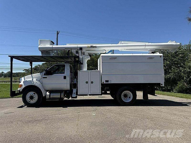 Ford F-750 Ant vilkikų montuojamos kėlimo platformos