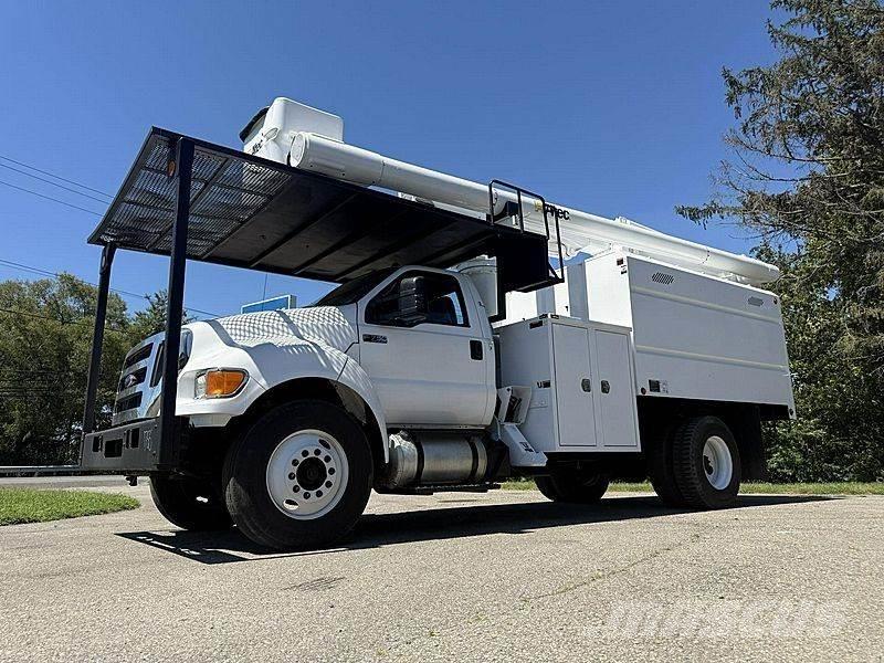 Ford F-750 Ant vilkikų montuojamos kėlimo platformos