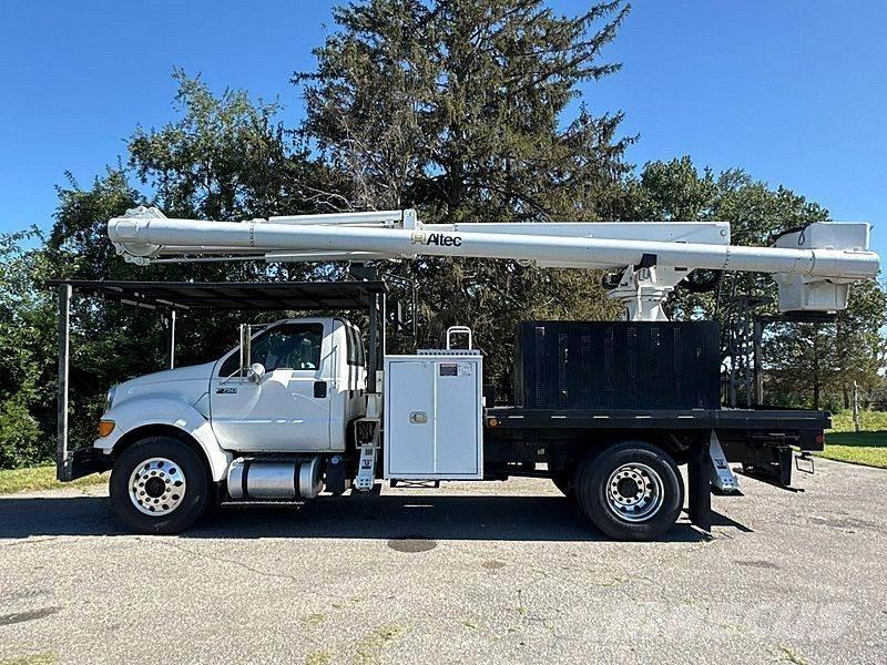 Ford F-750 Ant vilkikų montuojamos kėlimo platformos
